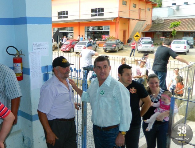 Cesário Martins votou no seu bairro, o Lageado Baixo