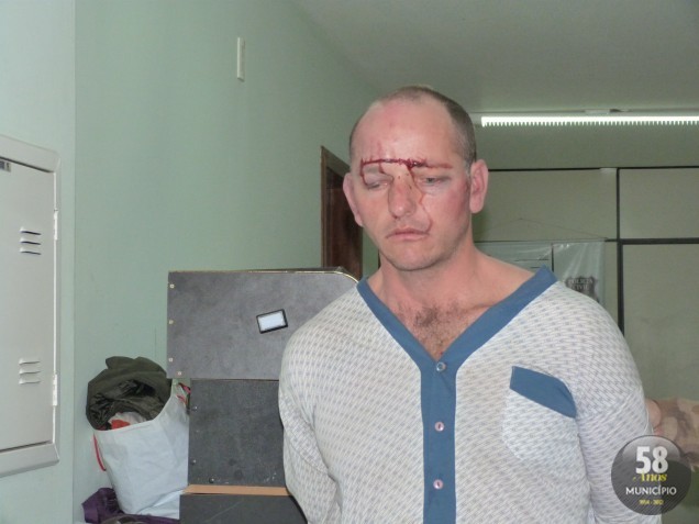 O condenado no dia da prisão, quando confessou que agrediu o vigia Arlindo Zunino para roubar o Terminal Urbano. A vítima morreu seis dias depois em decorrência dos ferimentos
