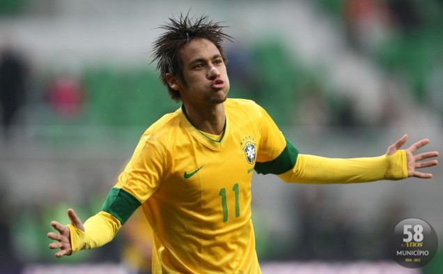Neymar comemora seu gol no amistoso do Brasil com o Japão na Polônia