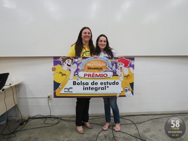 A estudante Daiana Suélen Rosa, de Canelinha, foi a grande campeã do Concurso de Soletração Uniasselvi/Assevim 2012