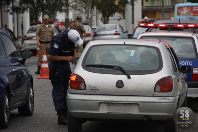 Guarda de Trânsito de Brusque realiza blitze em parceria com a PM