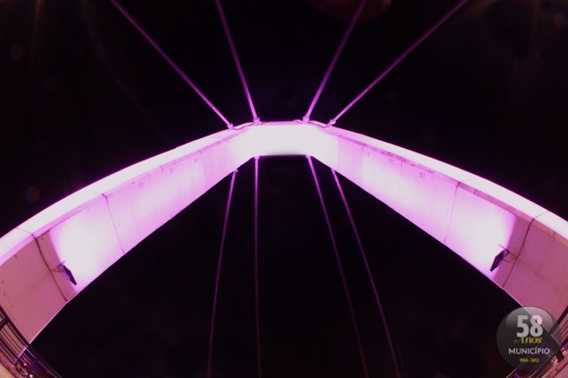 Outubro Rosa também na Ponte Estaiada - Brusque