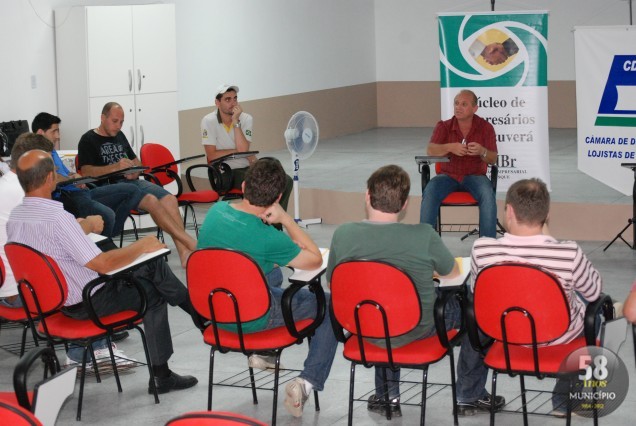 Encontro aconteceu no auditório da Paróquia São José e reuniu 21 empresários e lojistas associados