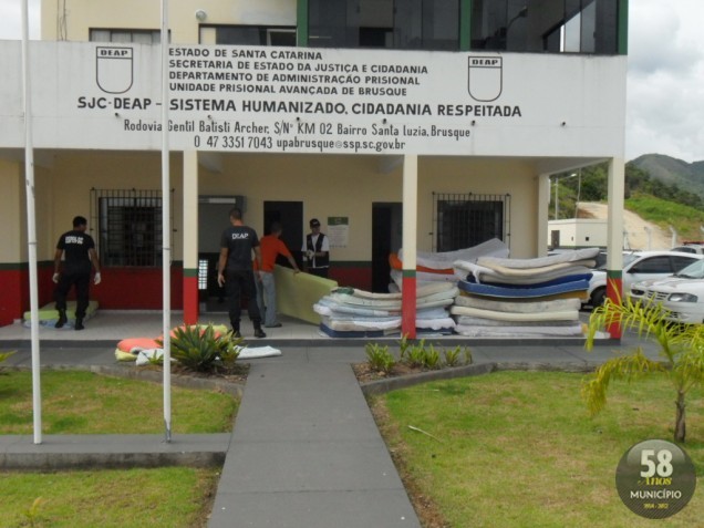 Agentes penitenciários e PM realizaram Operação Pente Fino na UPA de Brusque