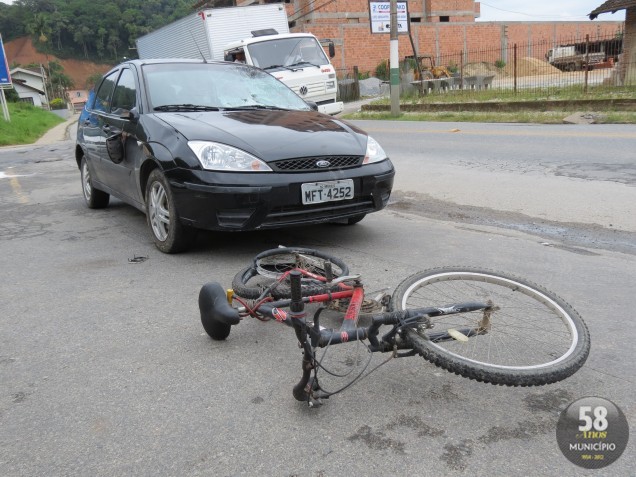 Ciclista foi levado para o hospital da Azambuja com suspeita de fraturas pelo corpo