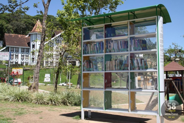 O local acaba de receber um abastecimento com 100 livros novos
