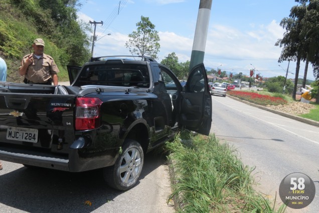 Acidente na avenida Cyro Gevaerd