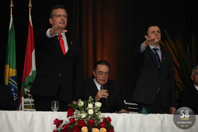 Prefeito e vice prestaram juramento de conduzir a cidade com base na legislação e com o compromisso de fazer o melhor pelos brusquenses