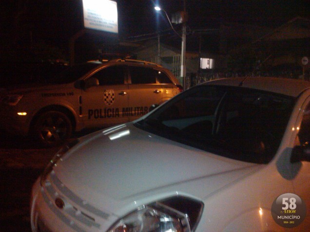 A Polícia Militar localizou o veículo abandonado na rua Vicente Schaefer, nas proximidades do Centro.