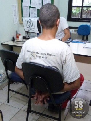 A dolescente de 16 anos é preso acusado de dois homicídios e cinco roubos