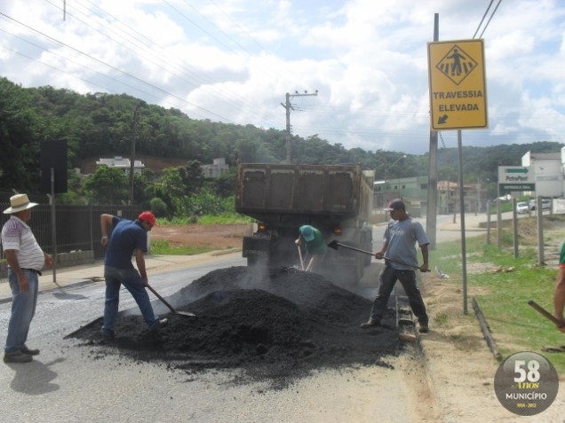 Asfalto utilizado para confecção das travessias é produzido pela Usina Municipal.