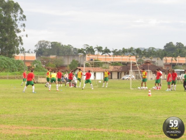 Atletas treinaram nesta quinta-feira, 18, no CT Rolf Erbe