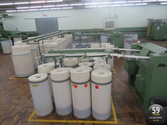 O espaço onde funcionava a antiga fiação Renaux hoje abriga a nova fiação da Irmãos Fischer, em operação desde a última segunda-feira, 15 de julho