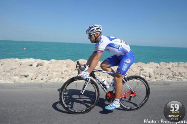 Ciclista durante prova do contrarrelógio