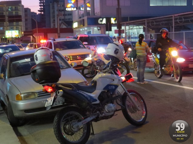 Trânsito ficou lento por quase meia hora