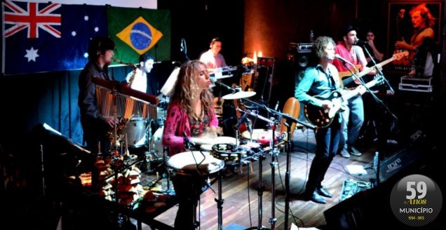 Com formação inédita no Brasil, sexteto se apresenta no Rock Bar na sexta-feira, 9 de agosto 