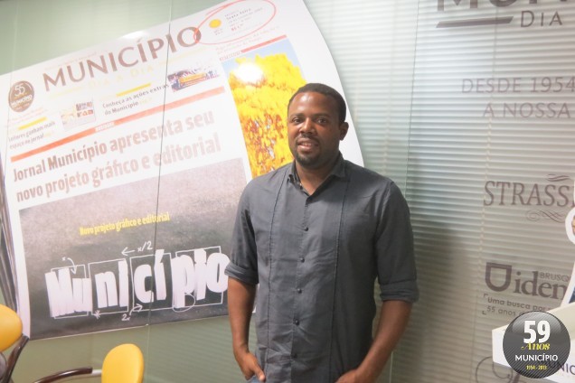 O ator Érico Brás, que interpreta o Jurandir de "Tapas & Beijos", esteve na sede do Jornal Município Dia a Dia na tarde desta terça-feira, 13 de agosto