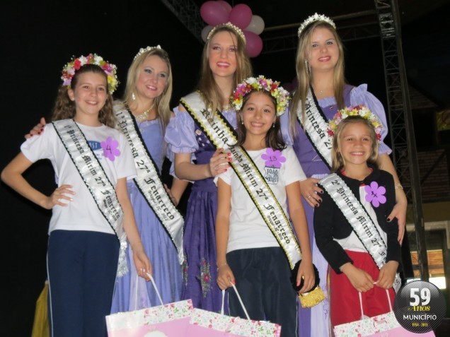 Júlia dos Santos Fumagalli, Carolain Susan Day e Dafne Caroline Pereira representaram as crianças na Fenarreco de 2012