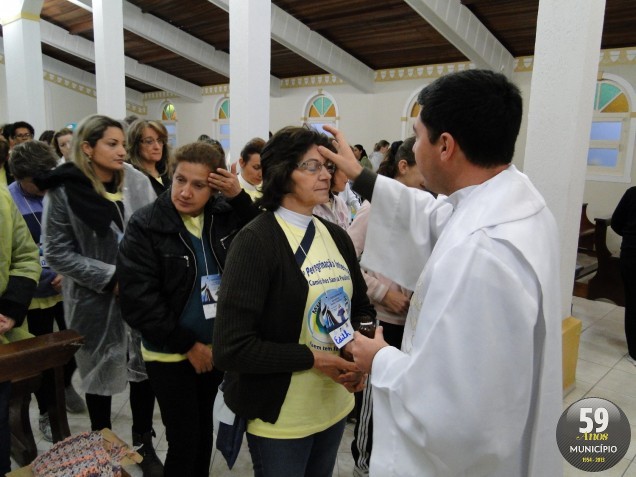 Ungidos com óleo bento, peregrinos partiram do Santuário Nossa Senhora do Bom Socorro no início da manhã de sábado, 24 de agosto