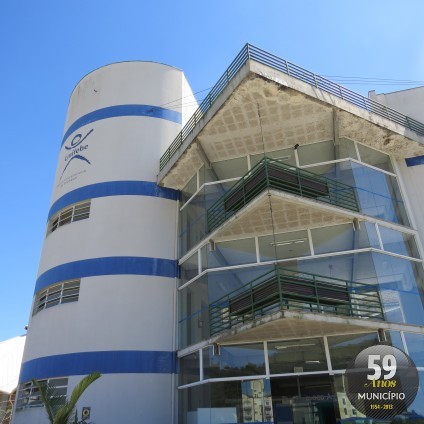 O Centro Universitário de Brusque (Unifebe) está localizado no bairro Santa Terezinha 