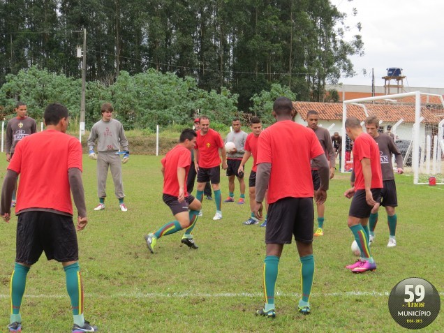 Equipe treinou jogadas de bolas alçadas na área nesta quinta-feira, 5 de setembro