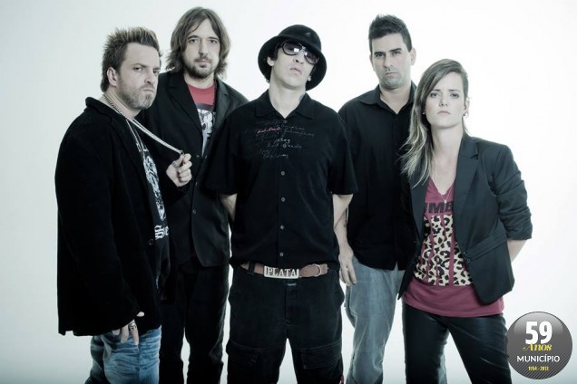 Champignon (ao centro) era vocalista da banda A Banca, formada por ex-integrantes do Charlie Brown Jr.