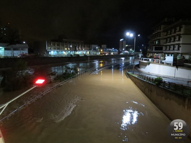 Rio Itajaí-Mirim por volta das 1h da madrugada deste sábado, 21 de setembro