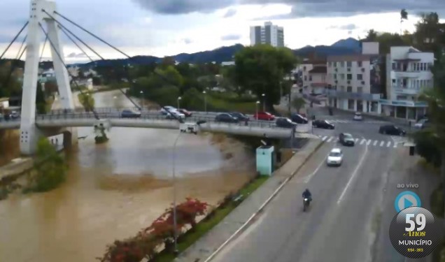 Nível do rio Itajaí-Mirim por volta das 16h30 deste sábado, 21 de setembro