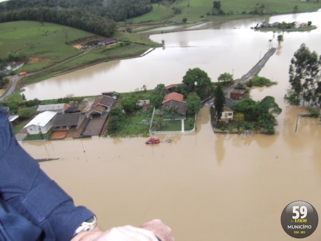 Corpo de Bombeiros em sobrevoo por Rio do Sul neste domingo, 22 de setembro