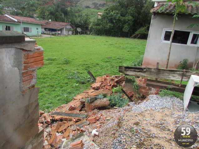 Um dos atendimentos da Defesa Civil foi em relação a um muro que já tinha possibilidade de queda