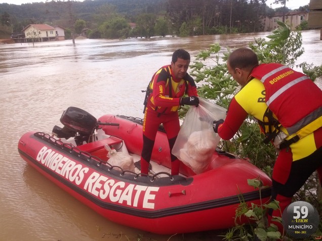 Corpo de Bombeiros Militar de SC reforça ações de ajuda humanitária em áreas atingidas pela chuva