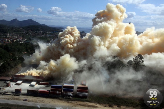 Na edificação atingida pelas chamas, estavam armazenadas cerca de 10 toneladas de fertilizantes 