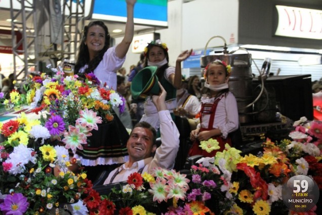 O primeiro desfile aconteceu nesta quarta-feira, 2 de outubro