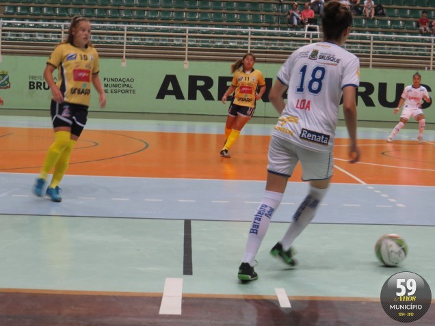 Dentro de quadra, equipes fizeram uma boa partida, com vitória do Barateiro por 3 a 1