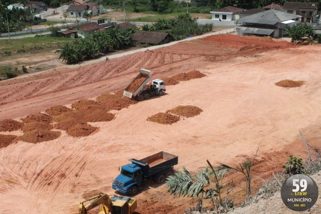 A prefeitura adquiriu o terreno de 17.338,50 m² e está concluindo a execução dos serviços de terraplenagem