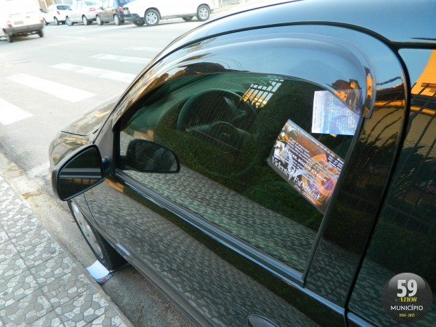 Fica proibida a colocação de panfletos em estacionamentos públicos e privados