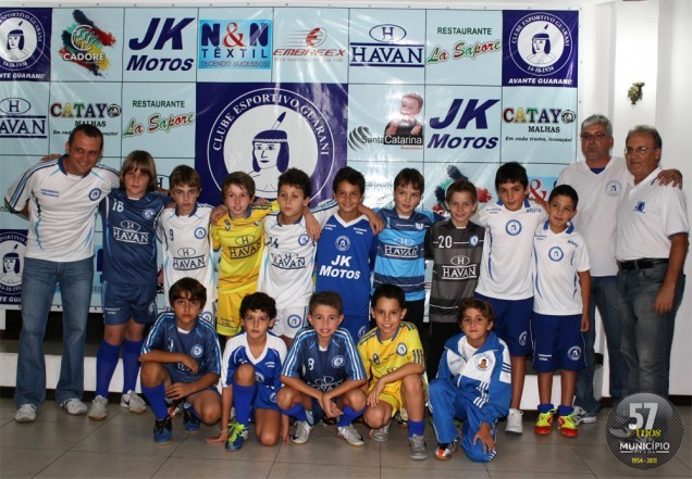 Além do time, clube apresentou patrocinadores e novo uniforme