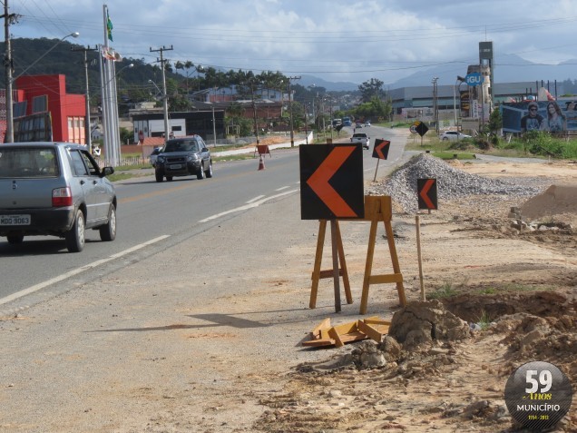 Trabalhos em um trecho da rodovia seguem normalmente