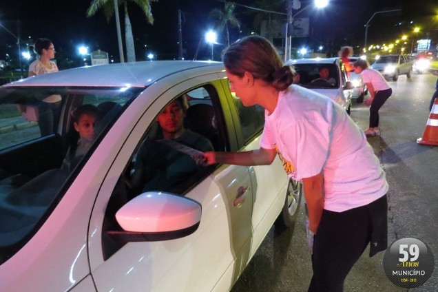Órgãos da segurança pública e secretarias de Saúde e Trânsito de Brusque participaram da blitz educativa