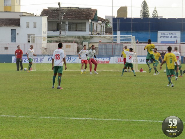 Marreco defende a liderança do Catarinão neste sábado