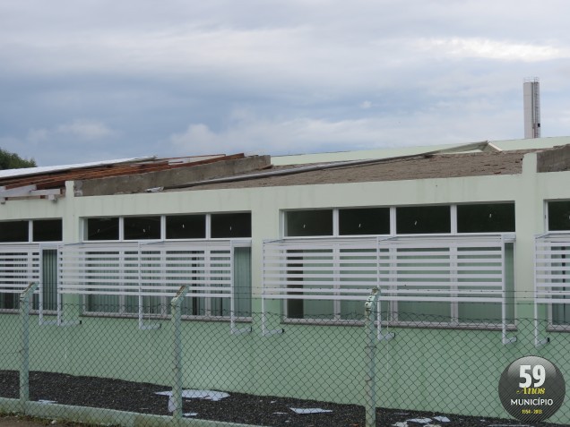 Temporal destelhou parte da Escola Ayres Gevaerd
