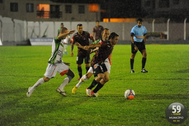 Bruscão não fez um bom jogo em Jaraguá do Sul, mas saiu de campo com um ponto fora de casa