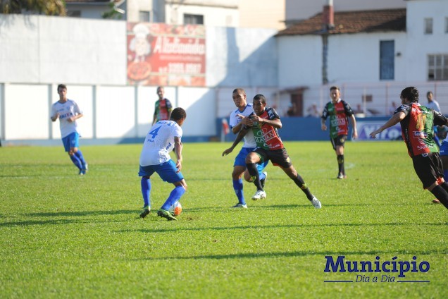 No primeiro turno do hexagonal, equipes ficaram no empate em 1 a 1 no Augusto Bauer