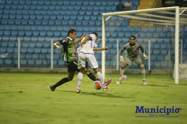 Quadricolor não resiste ao bom momento do Avaí e sai derrotado da Capital