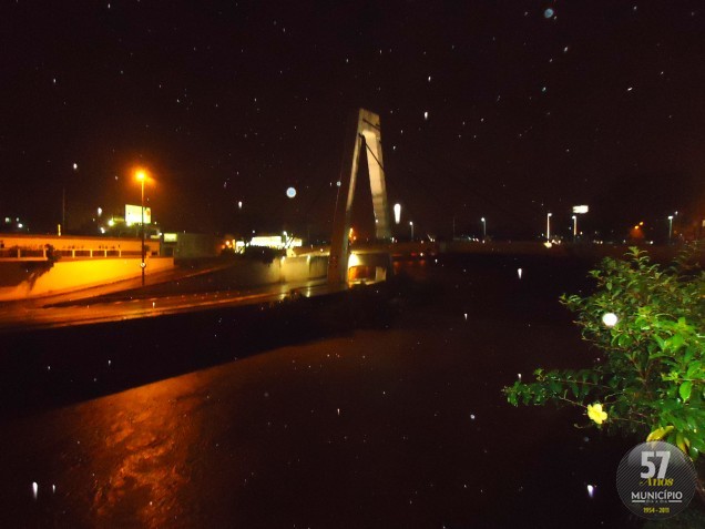 A chuva caiu com intensidade na cidade à tarde e principalmente à noite em Brusque