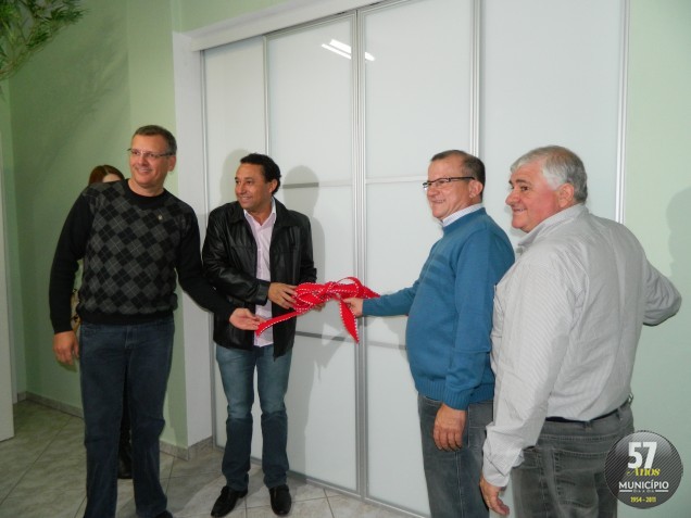 A inauguração contou com a presença do prefeito, Paulo Roberto Eccel, o presidente do Sintricomb, Izaias Otaviano, o presidente do Sintrafite, Aníbal Boettger e o presidente da Federação dos Trabalha
