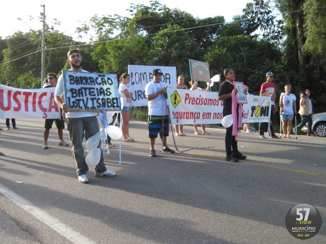 Moradores do bairro Barracão protestam por segurança na rodovia Ivo Silveira