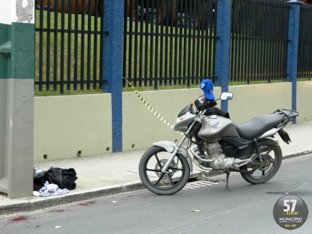 As vítimas foram levadas para o Hospital Azambuja, mas seus estados não eram graves