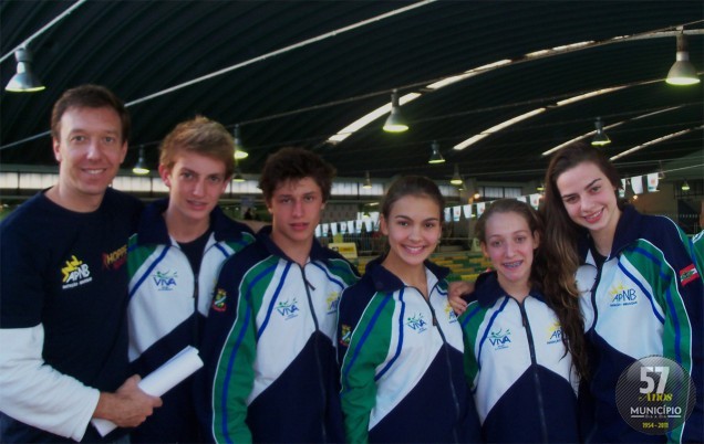 Equipe da APNB, com o técnico Branco (à esquerda)