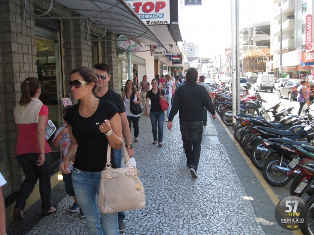Filhos aproveitam o sábado para garantir o presente das mães
